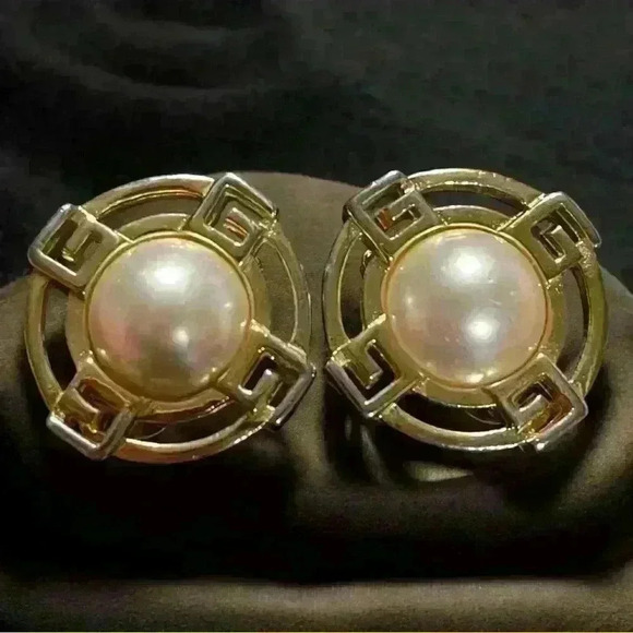 Givenchy Gold Tone w/ Faux Pearl Clip On Earrings. - Picture 1 of 4